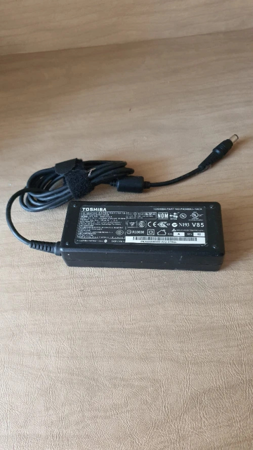 Chargeur laptop type TOSHIBA PA3469U-1ACA  15V - 5 A