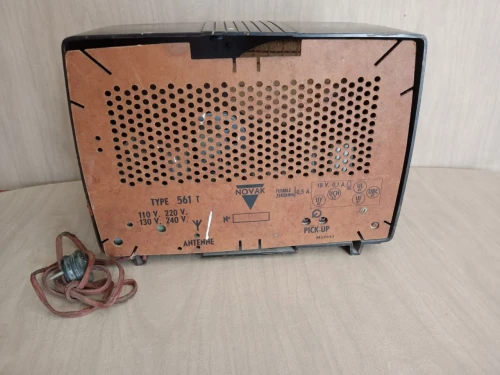 Petit Poste Radio TSF vintage Novak Pontiac 551 de 1956 en bakélite