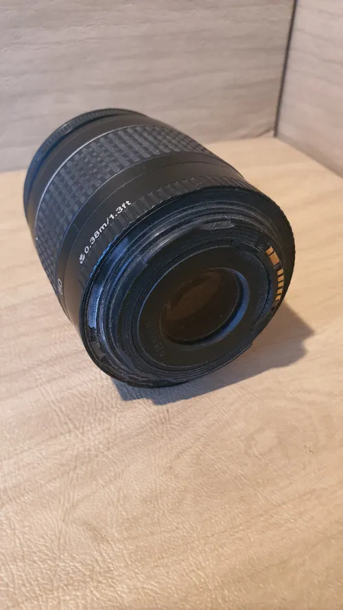 Objectif Canon EF Zoom 28 / 80 mm 1:3.5-5.6 II  ; 2 crochets cassés 