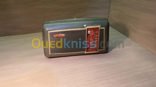 Petite Radio portatif rétro OPTALIX modèle Saint James des années 60