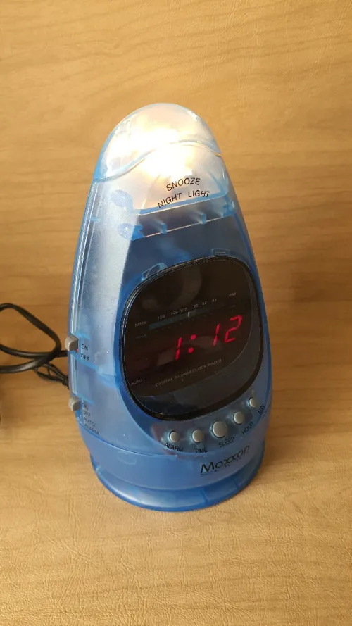Radio réveil Maxxon 2000 avec lampe veilleuse
