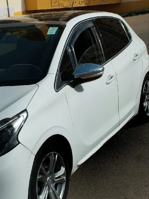 Peugeot 208 2015 Allure