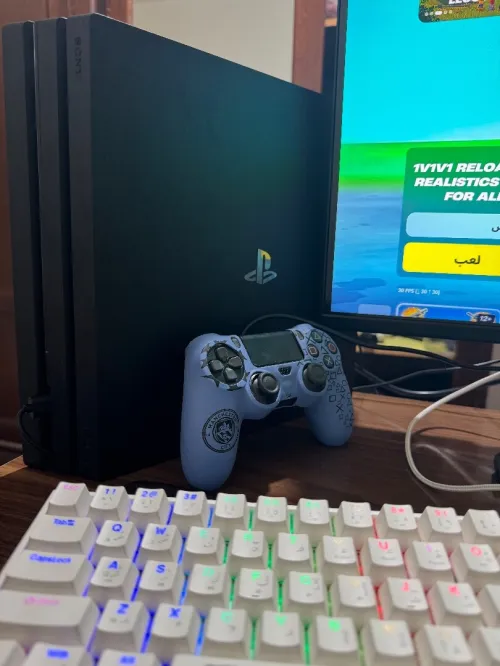 Ps4 pro avec une manette plus switch 