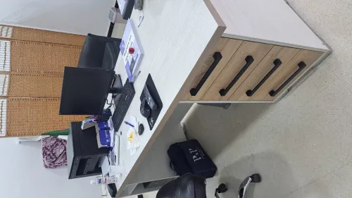 Bureau avec armoire