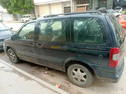Opel SINTRA 2001 BLEU NUIT METALISEE
