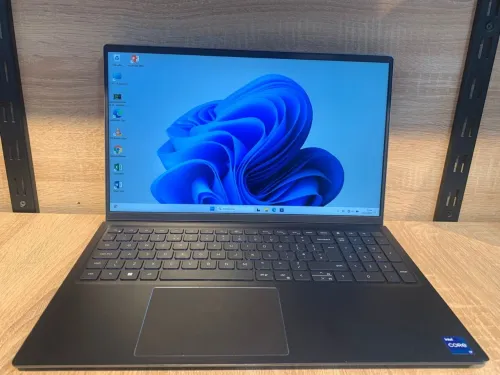 dell vostro  i7 11390H  RAM 16 DDR4  SSD 512 NVME