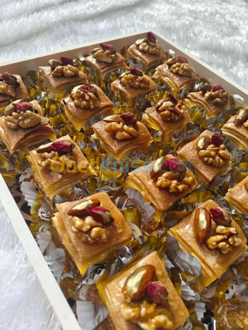 صنع جميع انواع الحلويات التقليدية و العصرية 