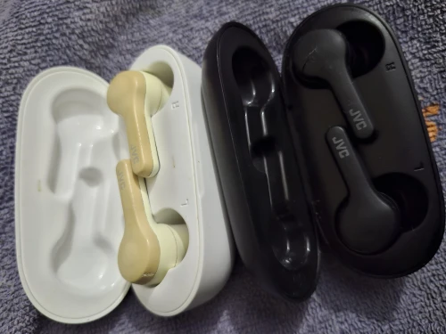 Oreillettes Airpods et plusieurs types de marques cabats (européen)....
