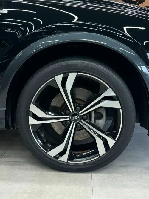 Audi Q3 2023 S-LINE