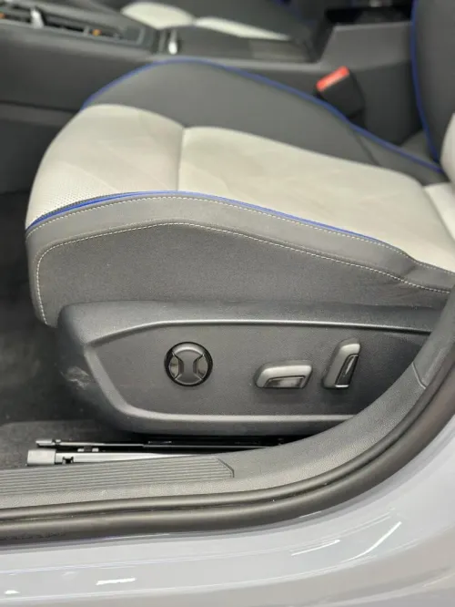 Volkswagen Golf 8 2025 R-LINE BLACK EDITION