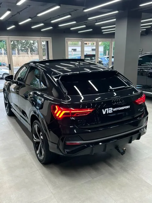 Audi Q3 2023 S-LINE