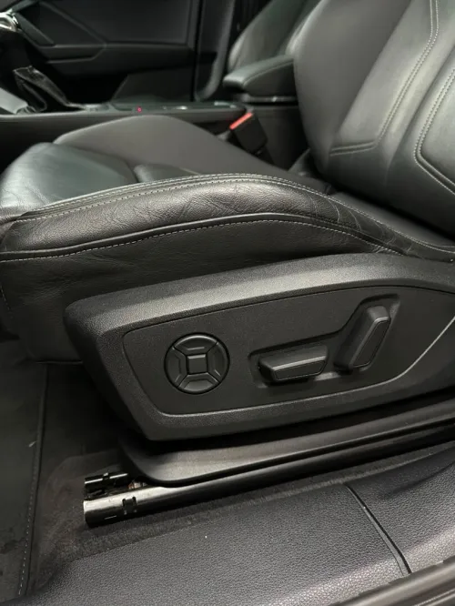 Audi Q3 2023 S-LINE
