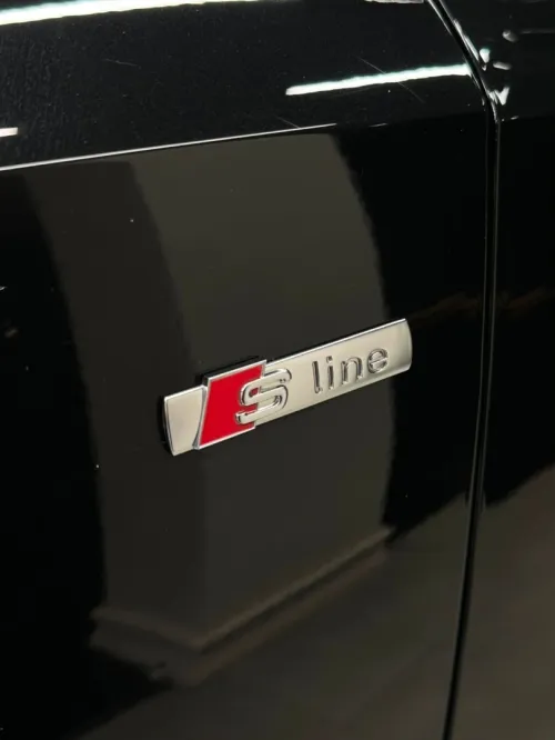 Audi Q3 2023 S-LINE