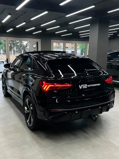 Audi Q3 2023 S-LINE