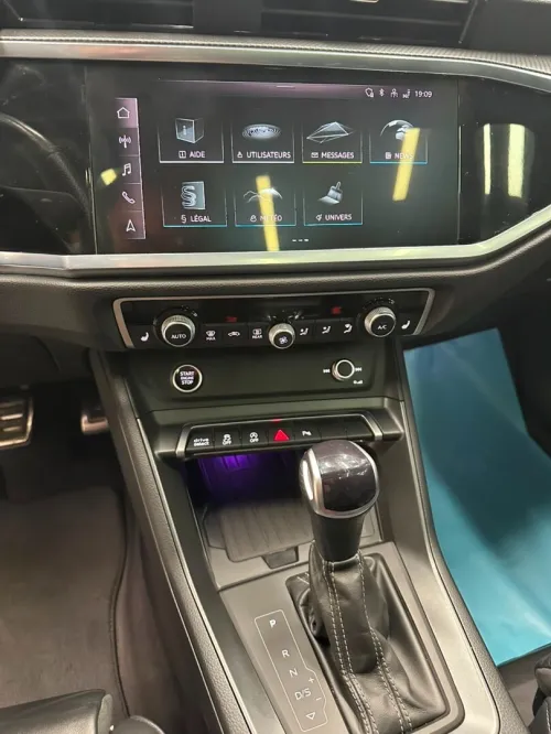 Audi Q3 2023 S-LINE