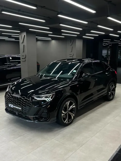 Audi Q3 2023 S-LINE