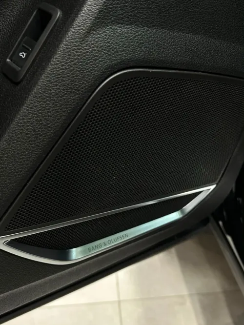 Audi Q3 2023 S-LINE