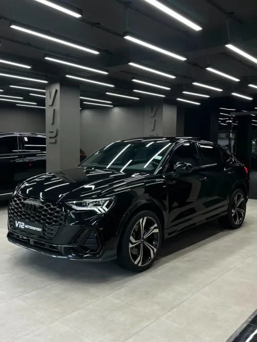 Audi Q3 2023 S-LINE