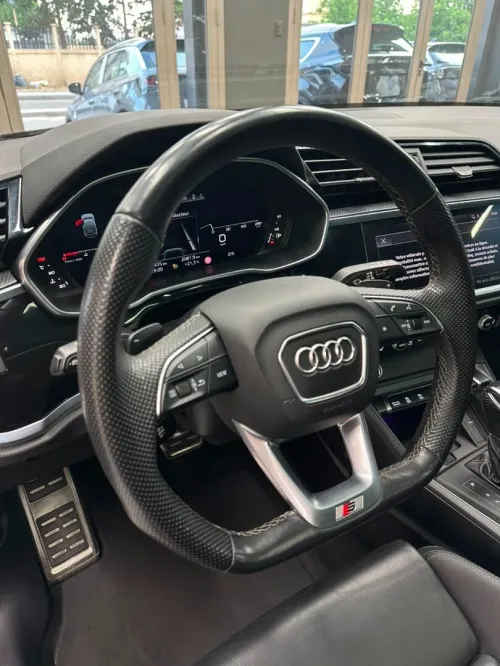 Audi Q3 2023 S-LINE