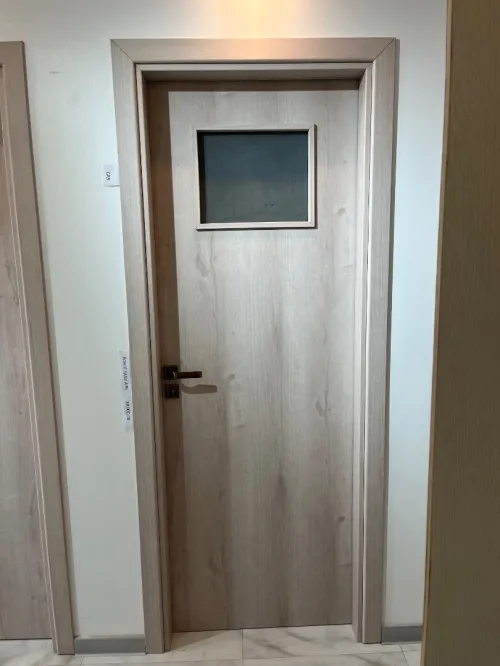 des portes intérieures et extérieures