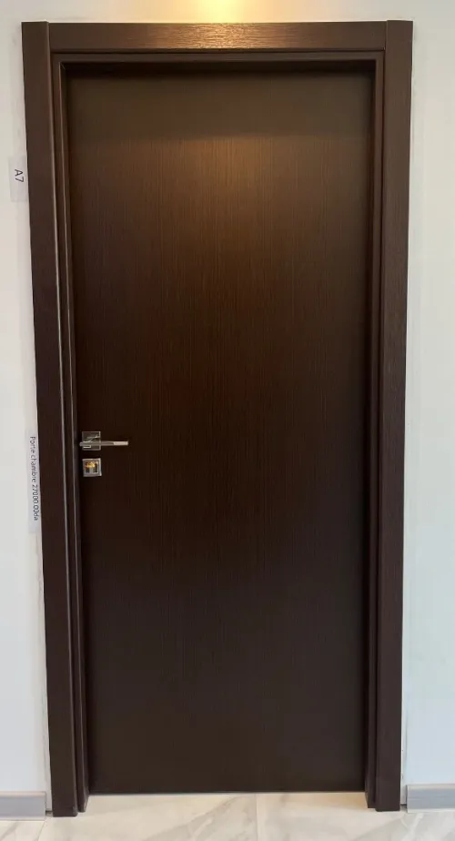 des portes intérieures et extérieures