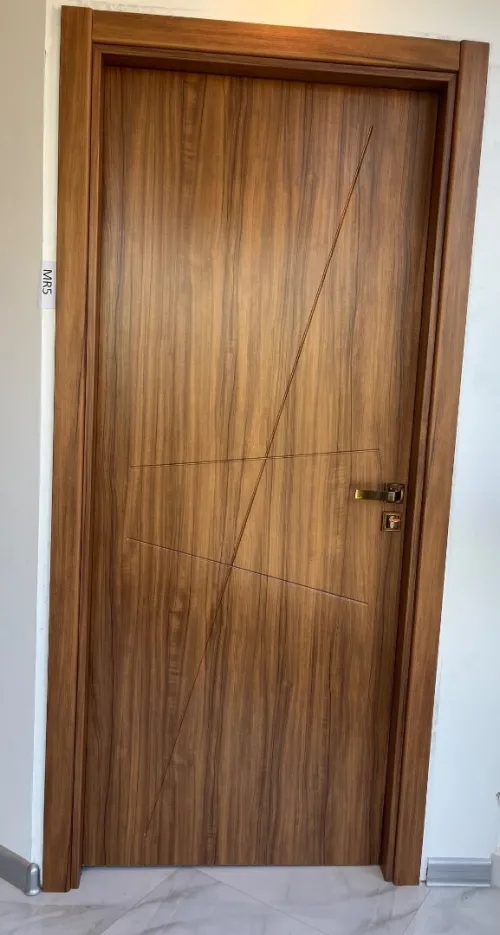 des portes intérieures et extérieures