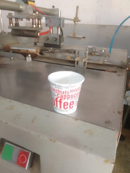 Machine de fabrication de gobelet