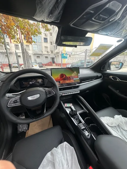 Geely Coolray 2025 