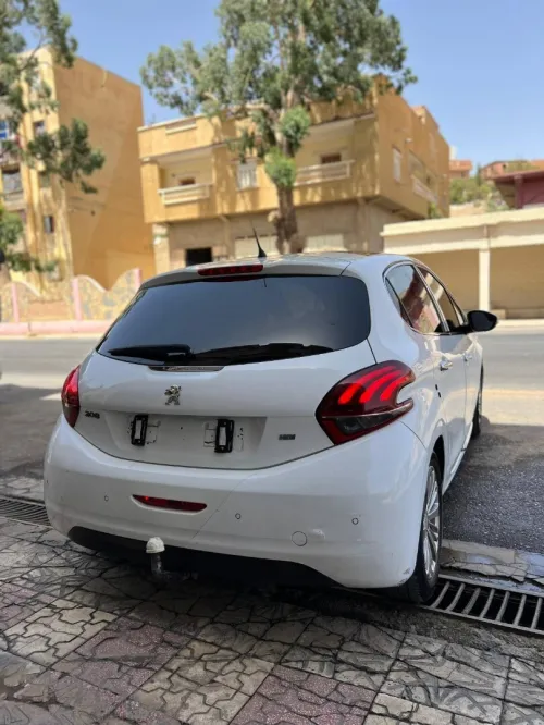 Peugeot 208 2015 Access Facelift