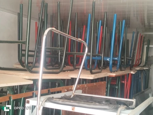 Tables et chaises scolaire