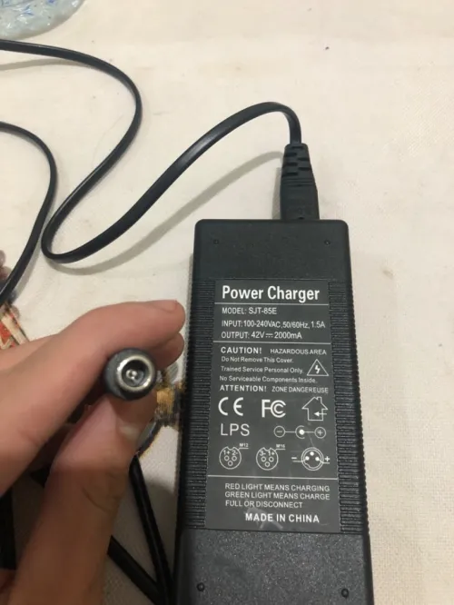 chargeur trontinette électrique