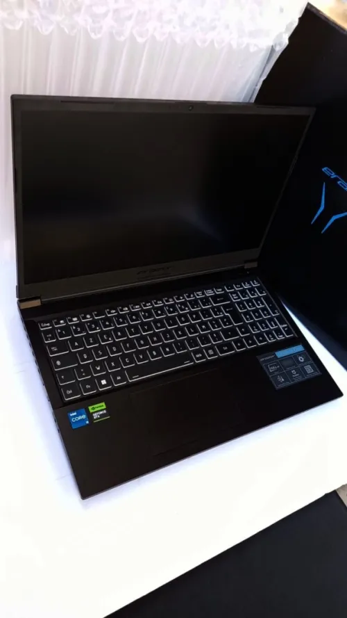 Laptop Erazer E30e neuf i5-12GEN 8/16GB Ram 512SSD RTX2050