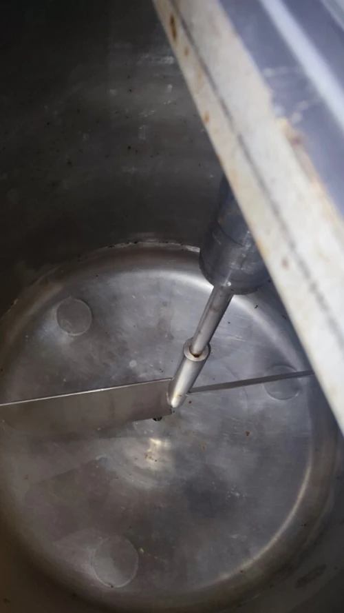 CUVE AVEC MELANGEUR 500L