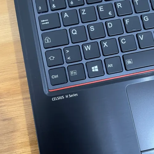 Fujitsu Celsius H7510 Workstation | i7-10850H 64Go RAM | 512Go SSD | Quadro T2000