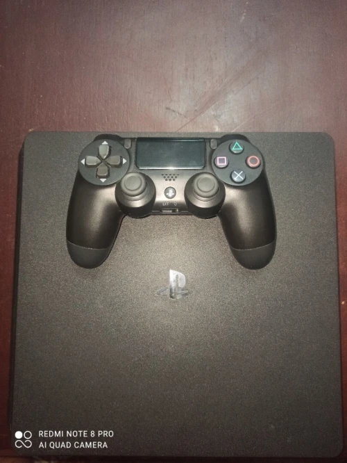 Ps4 slim 500 gb avec manette original et cd red dead 2 version 12.50