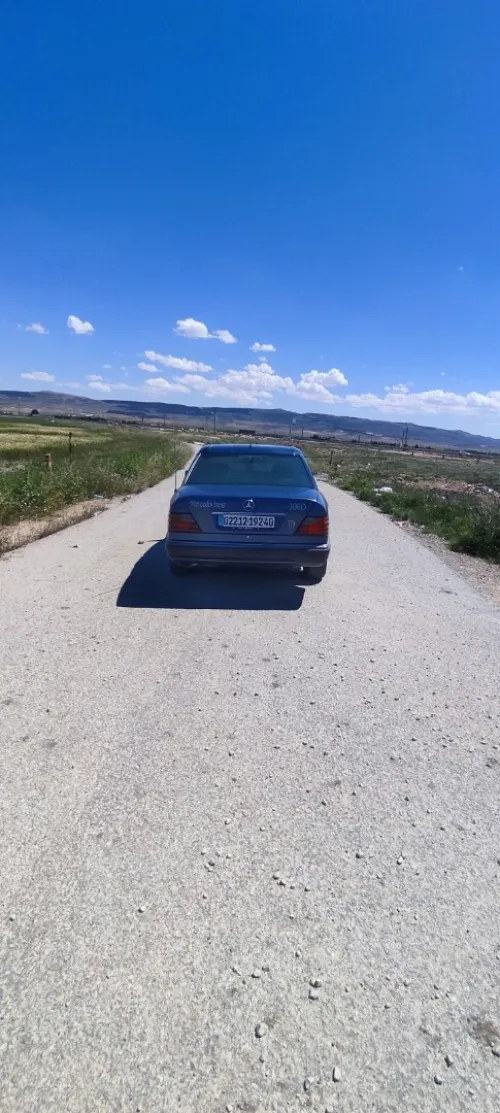 Mercedes Classe E 1992 D300