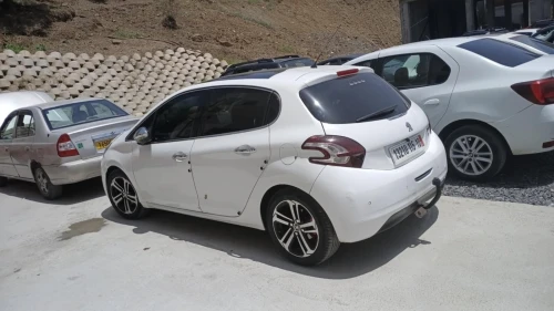 Peugeot 208 2015 Alour