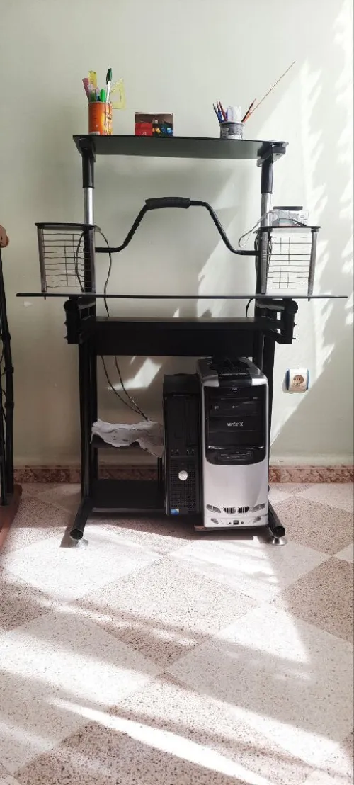 Bureau en verre pour ordinateur