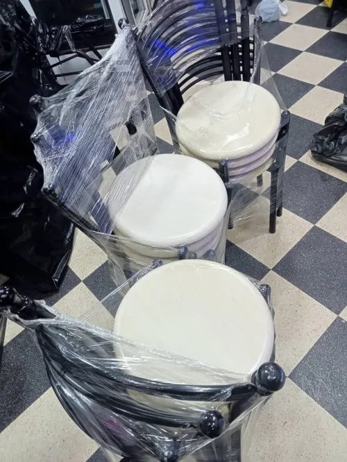 Tables avec leur chaise