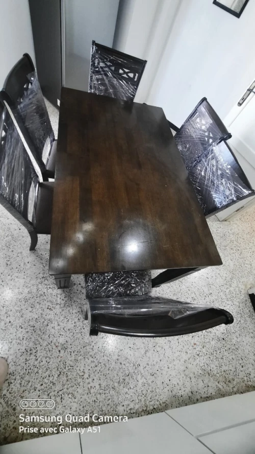 طاولة 6 كراسي