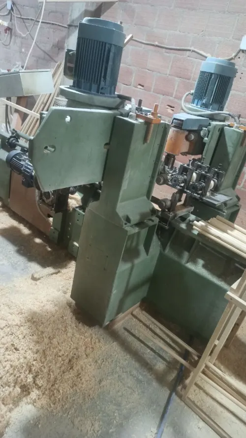 Machine manche a balais