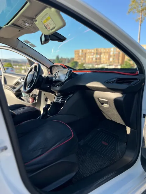 Peugeot 208 2015 Allure Facelift