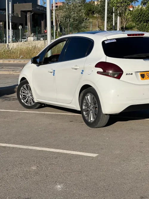 Peugeot 208 2015 Allure Facelift