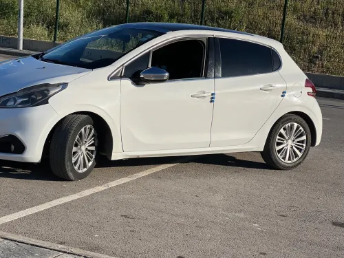 Peugeot 208 2015 Allure Facelift