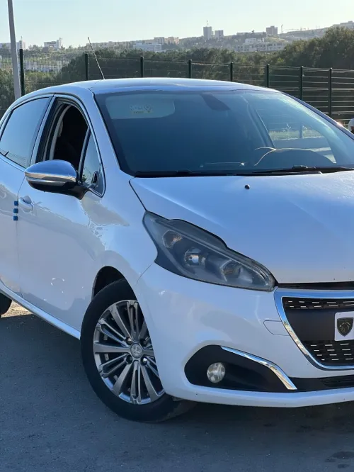 Peugeot 208 2015 Allure Facelift