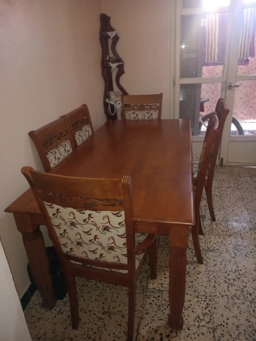 طاولة  6 كراسي
