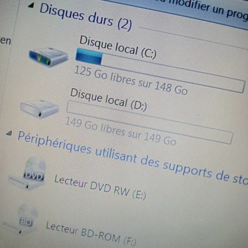 Laptop Toshiba bon état,  AMD,  320 Go HDD,  04 Go de RAM,  Bonne batterie,