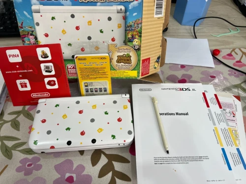 3DS XL Edition Animal Crossing en boite + Flash
