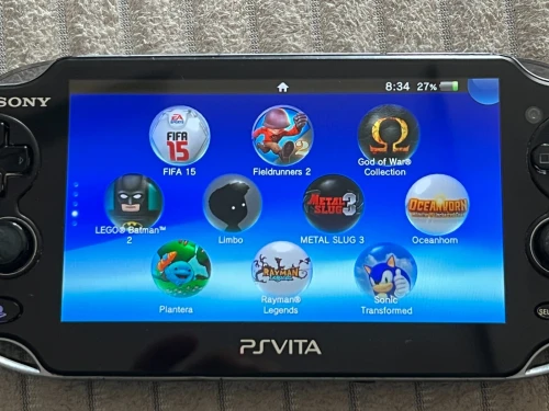 SONY PS VITA OLED Etat 10/10 64 Go + Flash et jeux