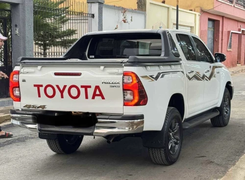 Toyota Revo  2024 Sr5 safi